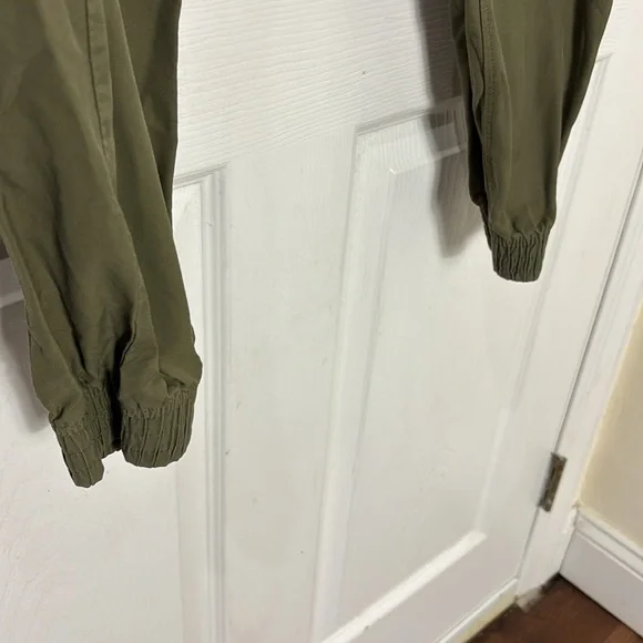 Nike Men's Swoosh Cuffed Joggers Olive green size Medium - Picture 4 of 11